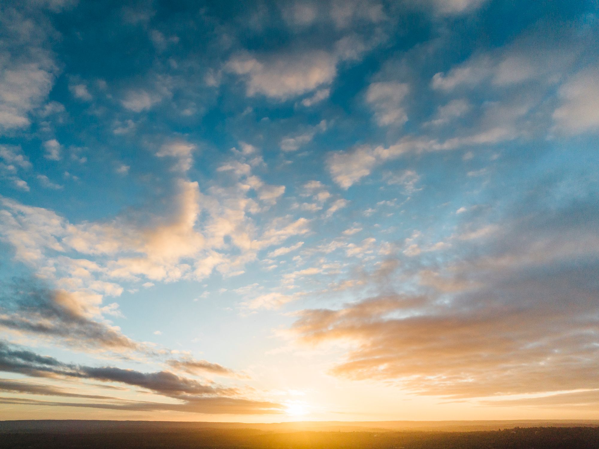 Vreme plăcută în București, dar atenție la vântul puternic! Cod galben în Caraș-Severin