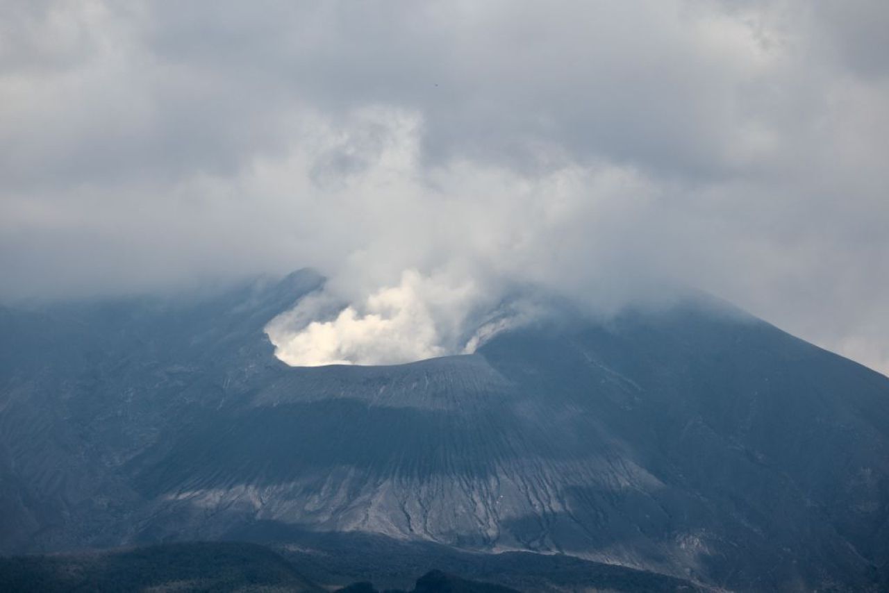 Erupție spectaculoasă în Japonia: Vulcanul Sakurajima a aruncat fum la peste 3.400 de metri