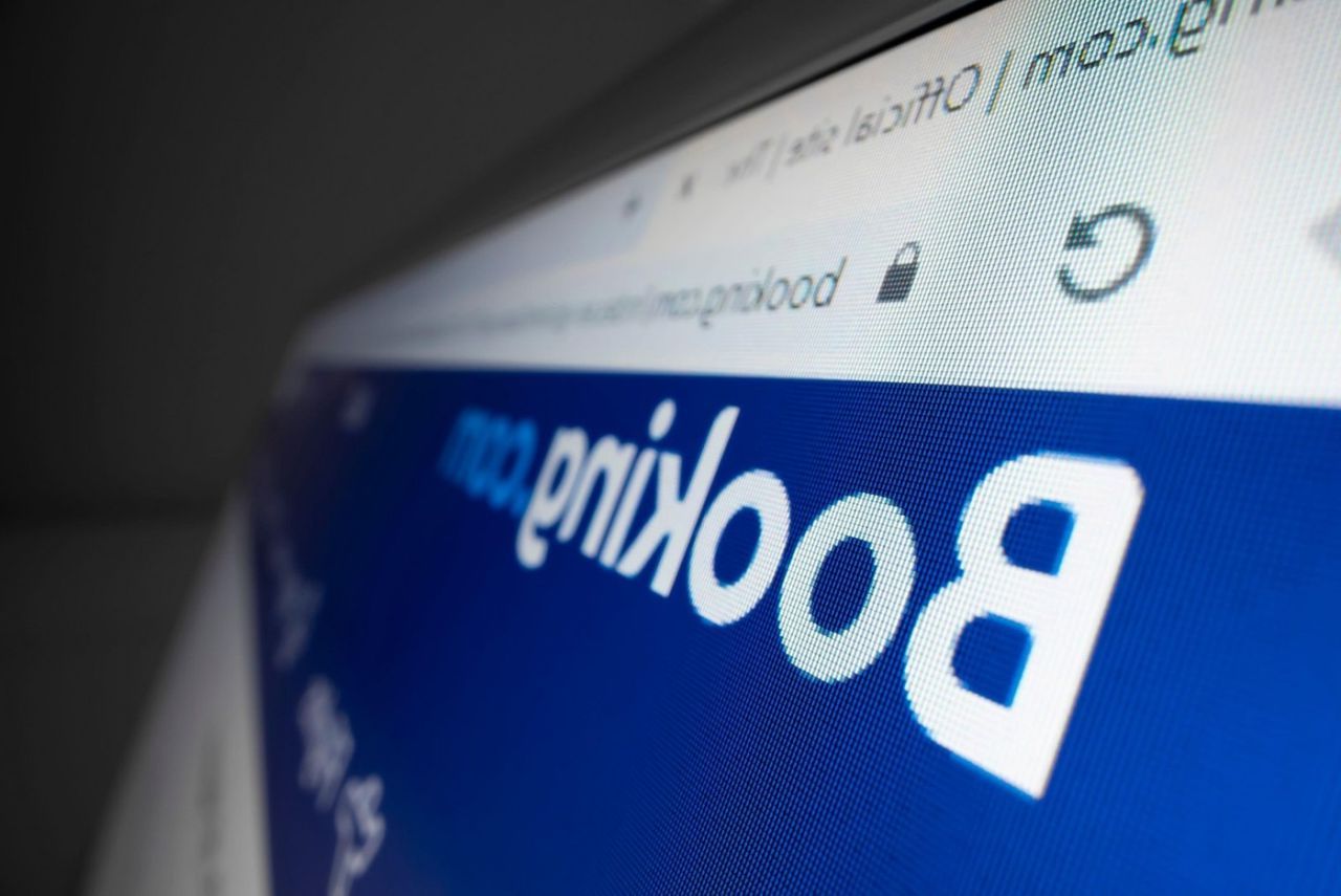 Booking.com, lovită de un atac cibernetic: Datele clienților, compromise!