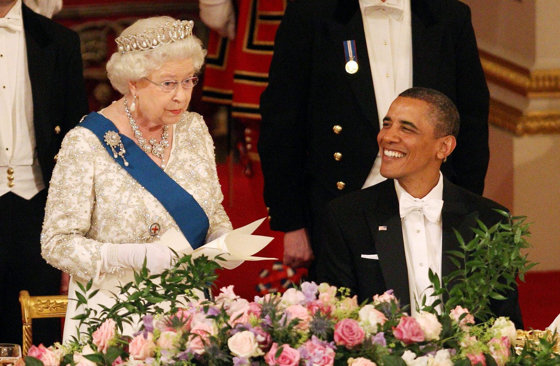 Regina Elisabeta, consternată de Brexit: Ce i-a mărturisit lui Obama, detalii dintr-o carte secretă