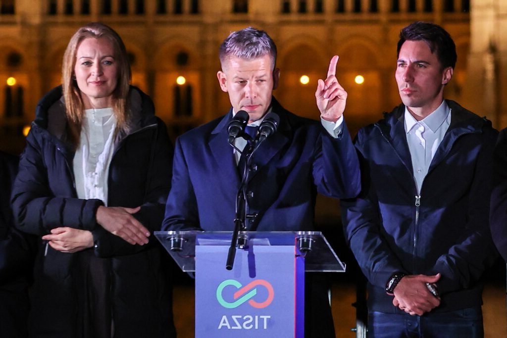 Péter Magyar îl acuză pe George Simion: „A dansat pe mormintele eroilor maghiari” și refuză Putin