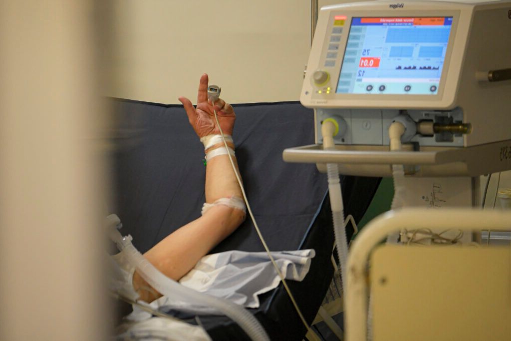 Mutația genetică rară care a vindecat complet un pacient HIV după transplant