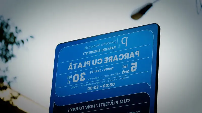 Adio parcare gratuită! Orașul unde șoferii riscă amenzi uriașe dacă nu-și mută mașinile