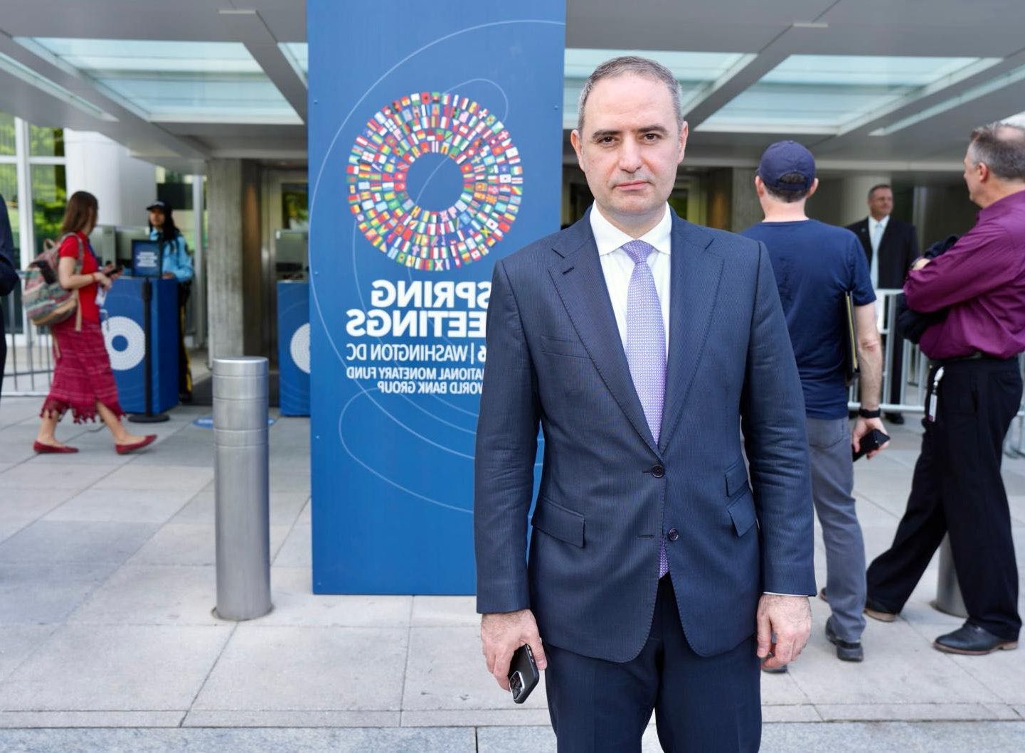 România la Washington: Miza tot mai mare. Ce obiective urmărește ministrul Finanțelor?