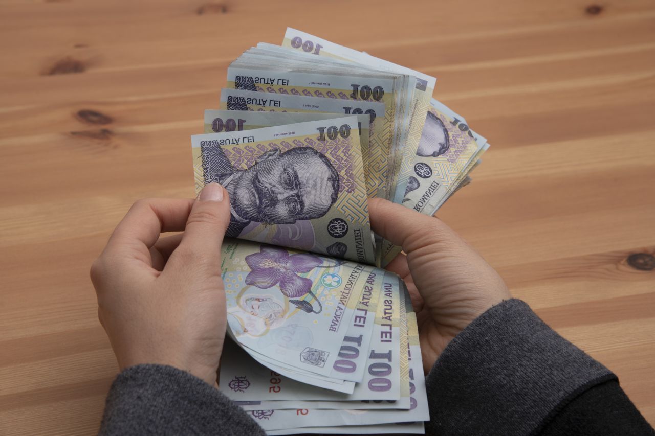 Salariul mediu net în România: Cât a crescut și unde se câștigă cel mai bine?