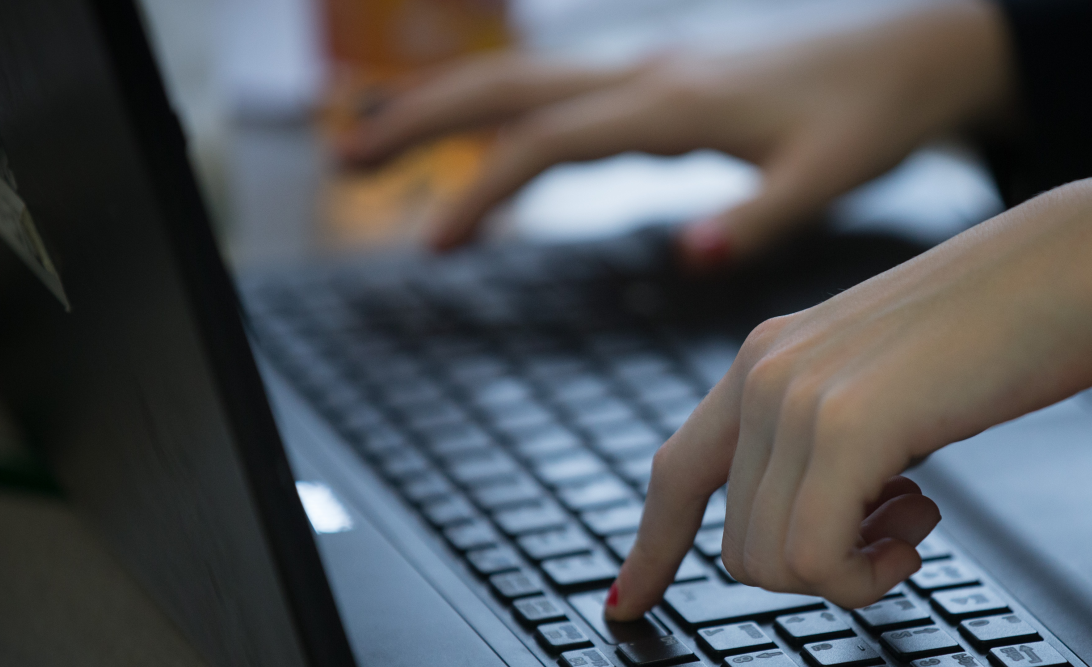 Hackeri ruși au spart zeci de conturi e-mail ale Forțelor Aeriene: Reacția Ministerului Apărării