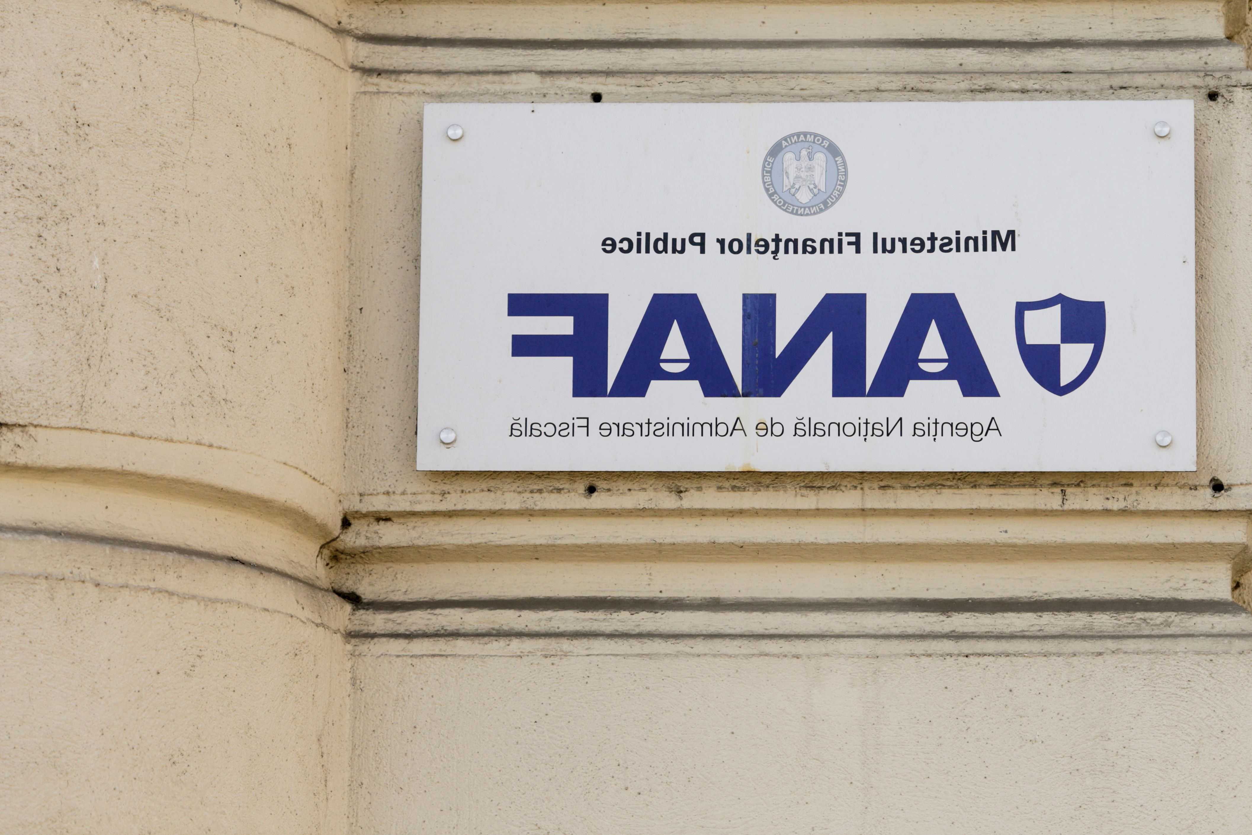 ATENȚIE! Escrocherii telefonice în numele ANAF: Falsi inspectori Antifraudă te sună pentru a te înșela