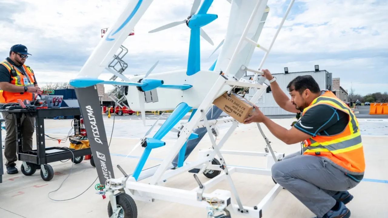 Haos la Amazon: Dronele cu inteligență artificială aruncă coletele, distrugând comenzile fragile!