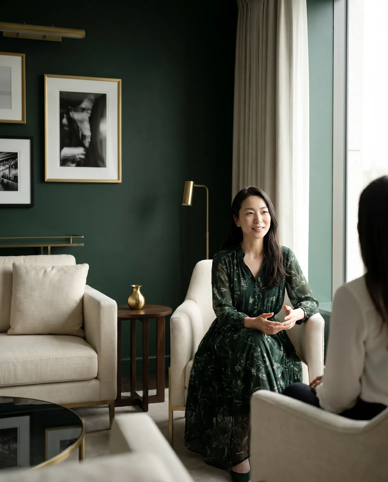 個別説明会をイメージした落ち着いた相談シーン