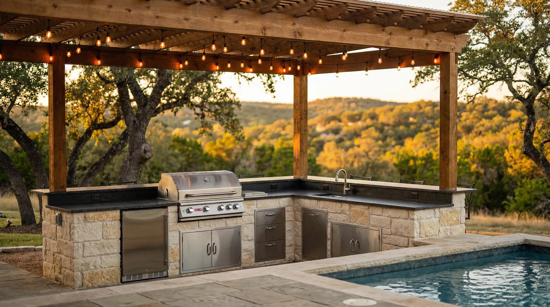 Luxury outdoor kitchen — Austin, Texas