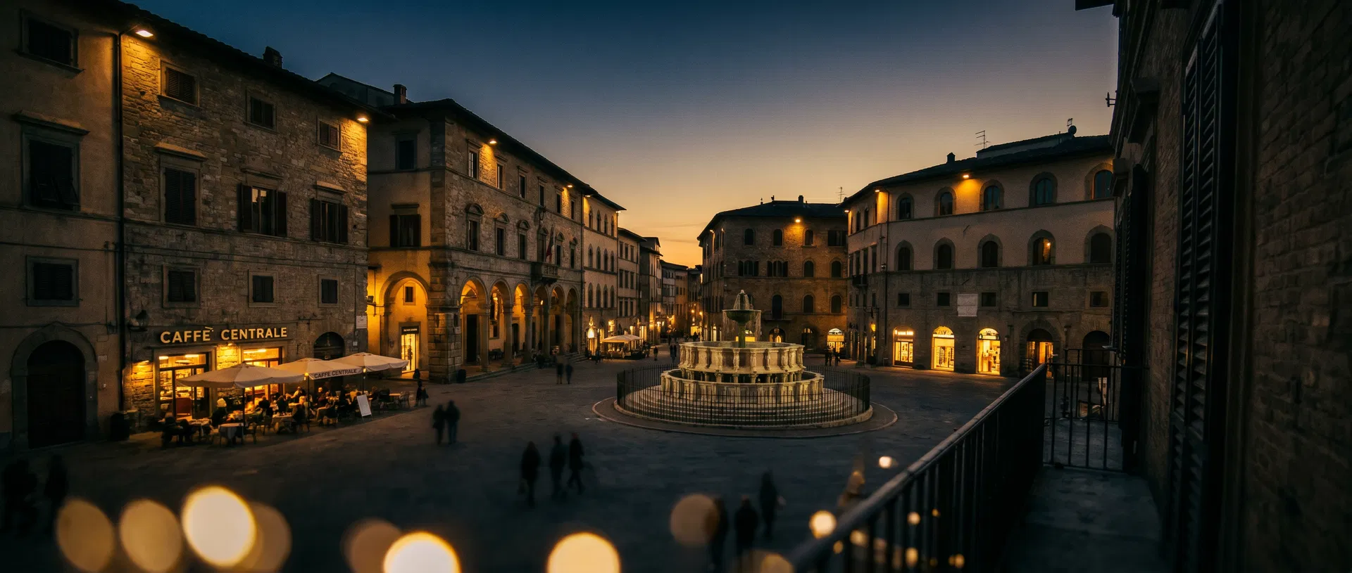 Piazza italiana al tramonto — attività locali illuminate