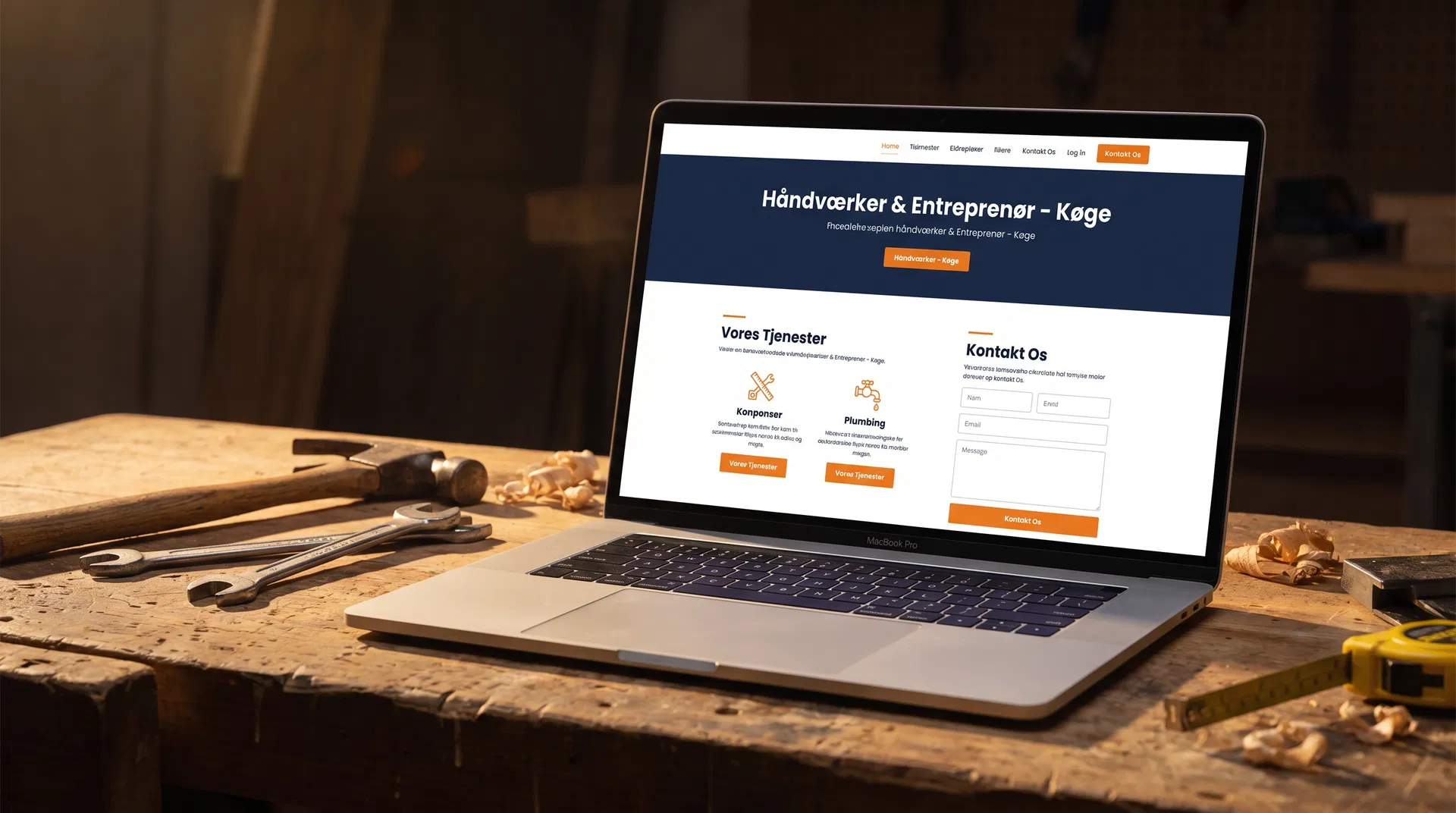Eksempel på håndværker-website på laptop