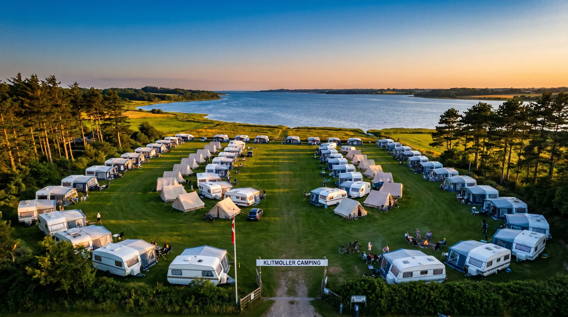 Dansk campingplads ved fjorden