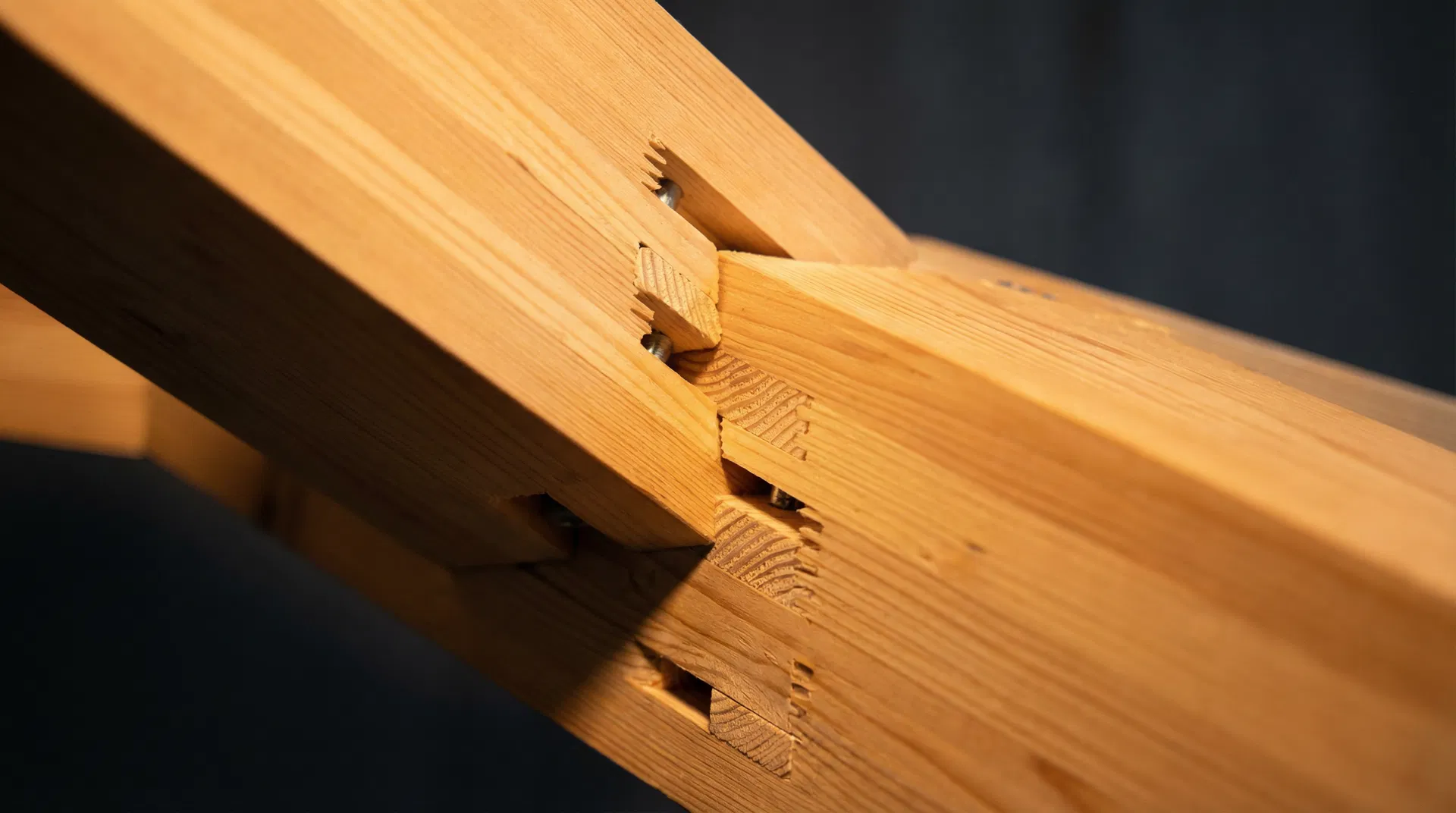 Detalle de unión de madera laminada