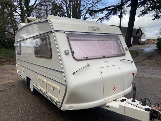 Rare vintage caravan - 2000 Carlight Commander 152EK