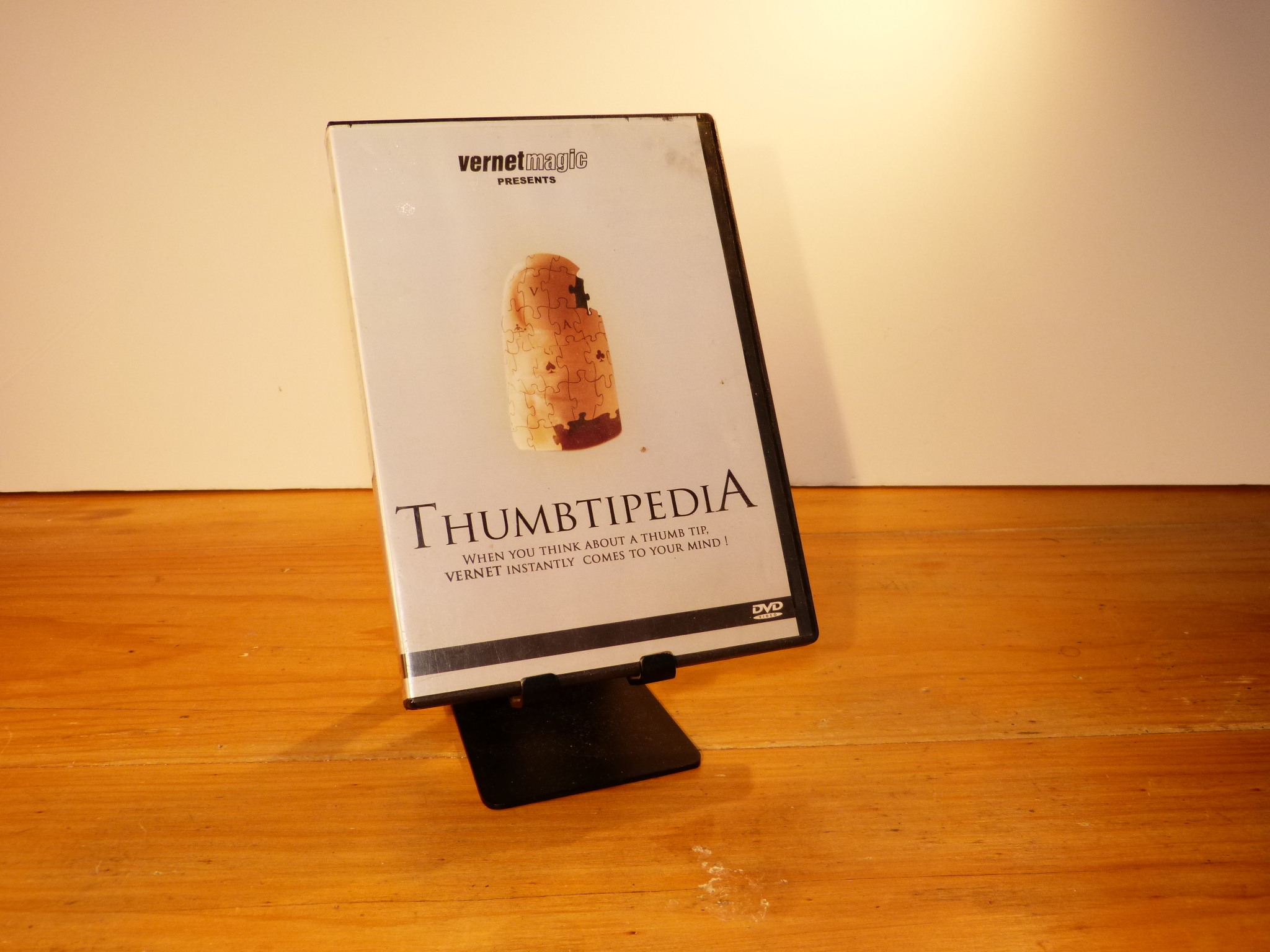 Thumbtipaedia — DVD by Vernet — product photograph