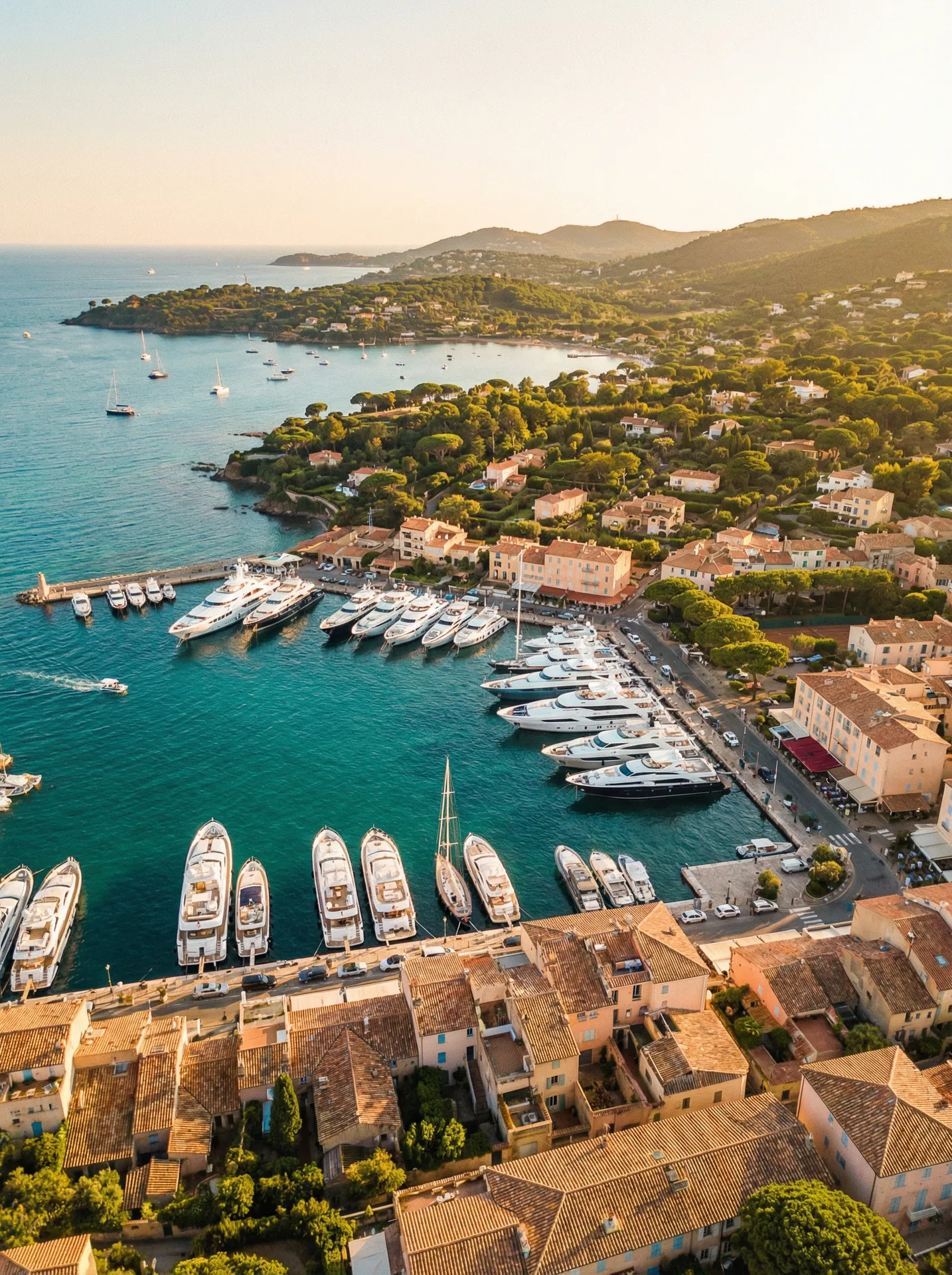 St. Tropez — Riviera coastline with yachts