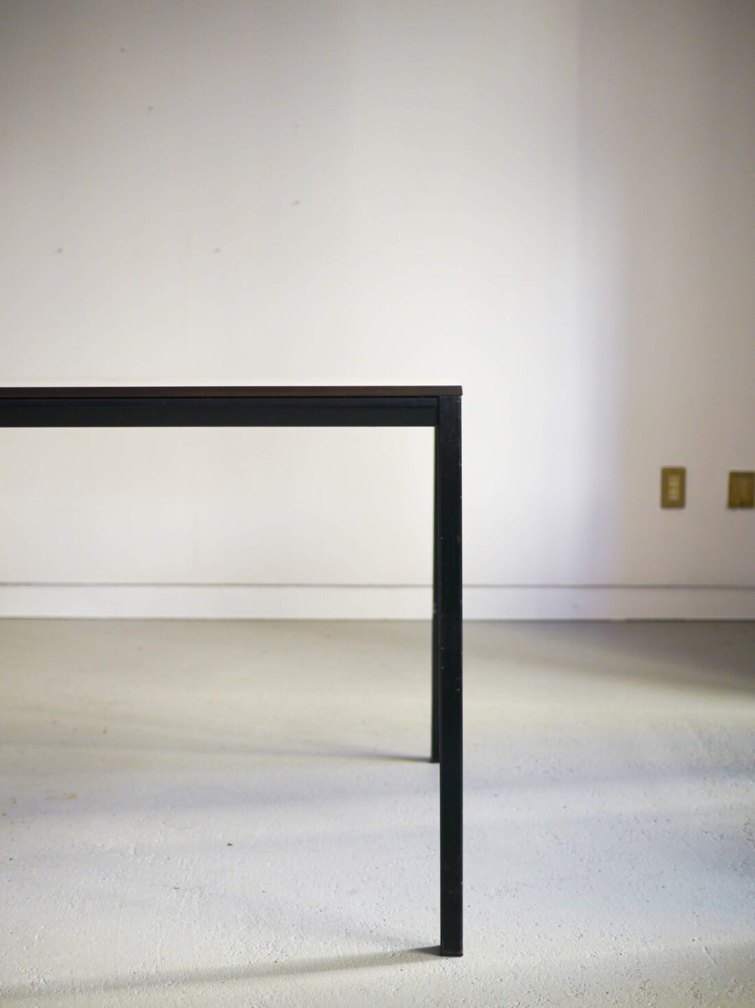 Facet Table 120 カラーのストックに関してはお問合せ下さい。