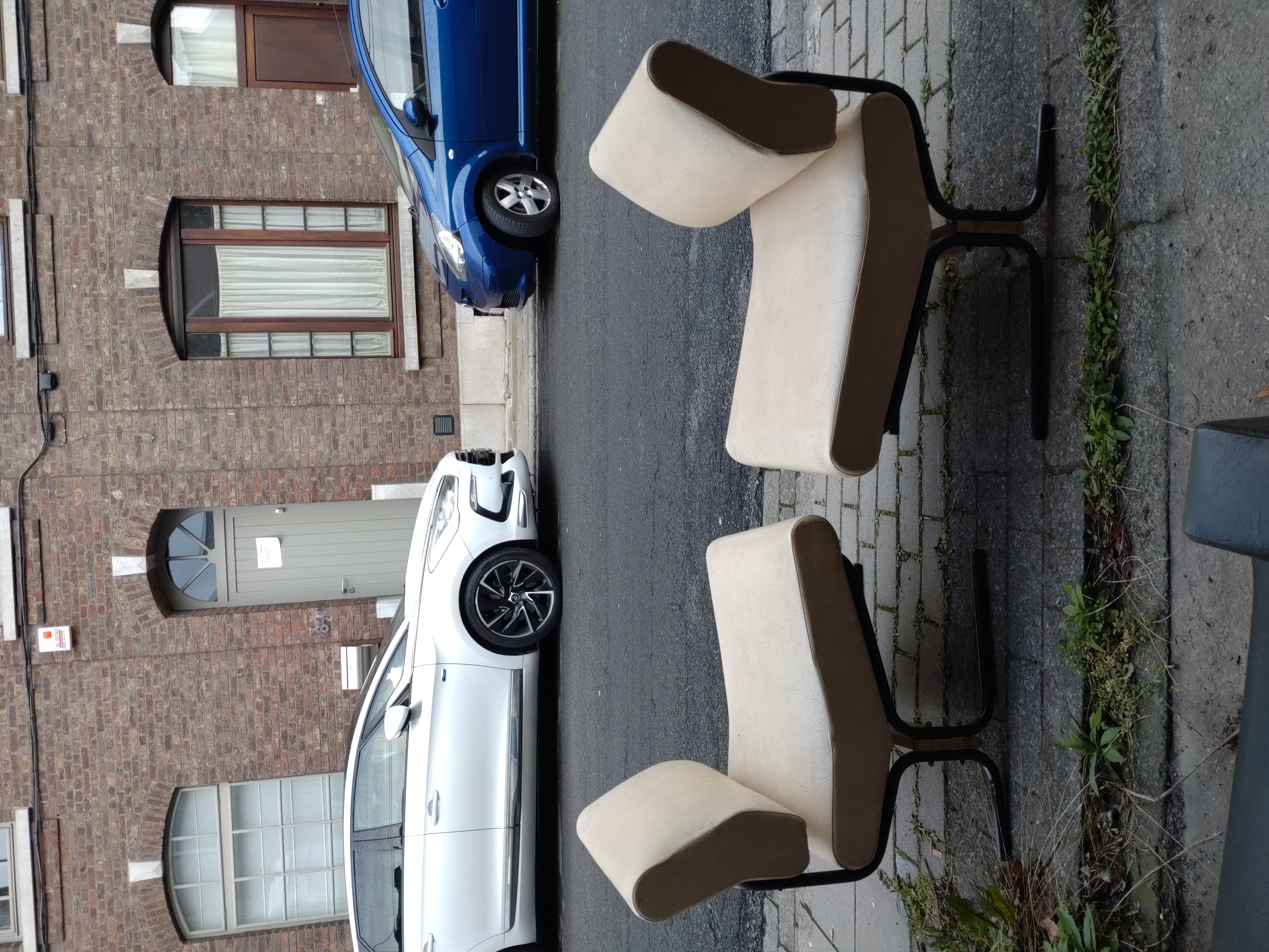 8-64 Pierre Guariche "Caracas"