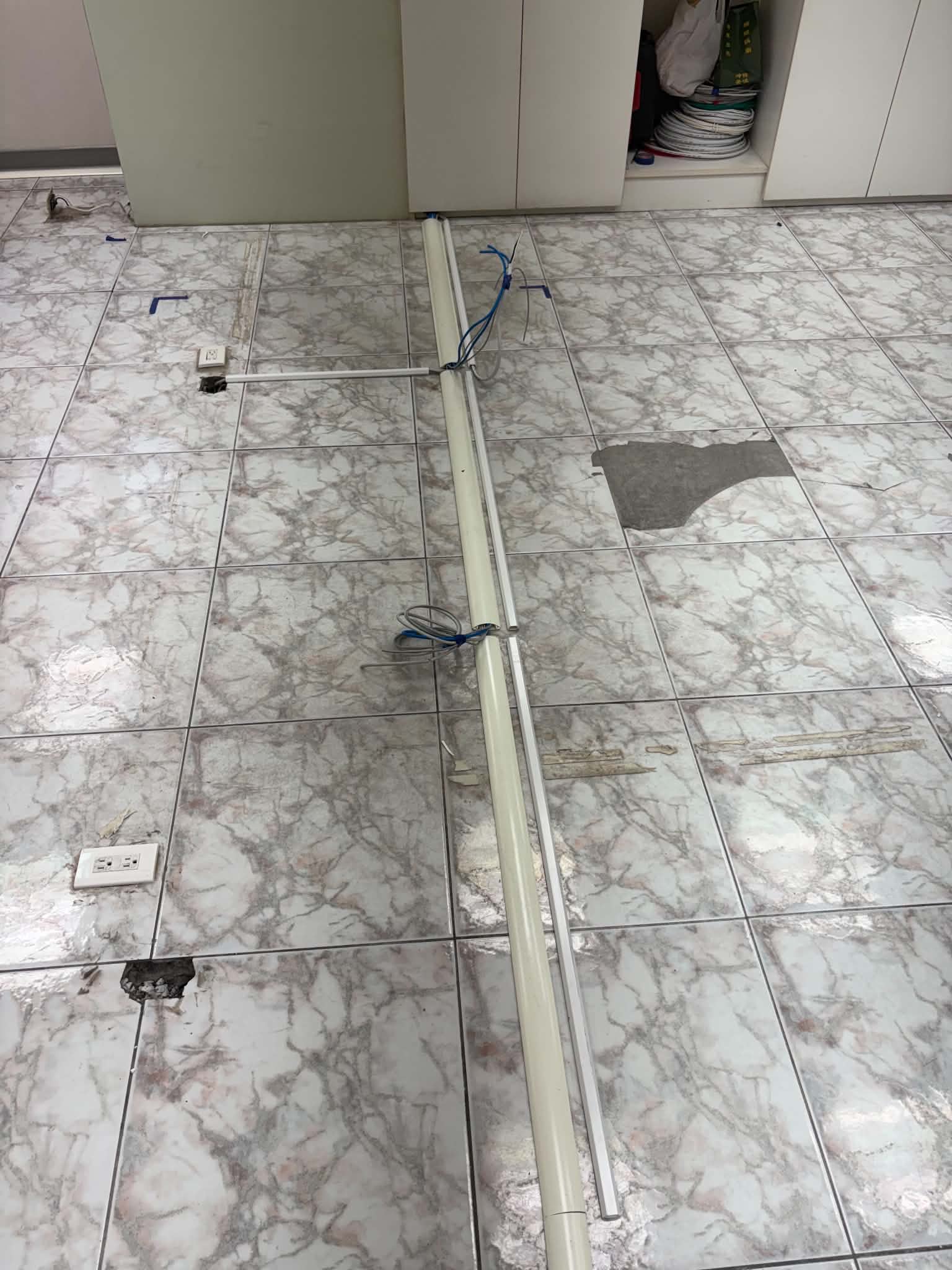 台北松山區辦公室方塊地毯 施工前