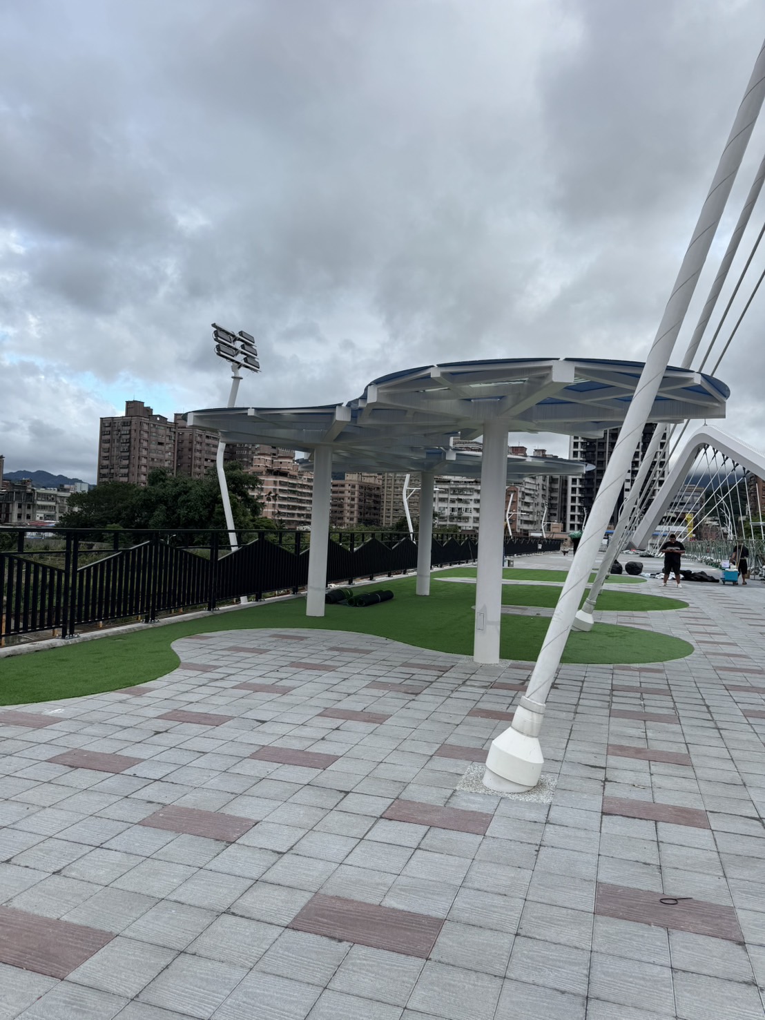 三峽河長福橋|人工草皮施工 施工中