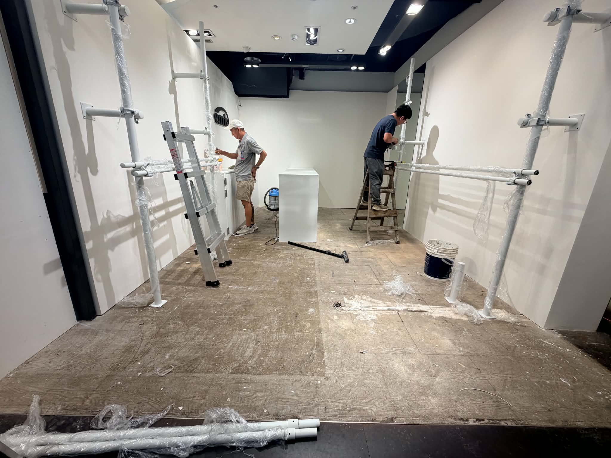 台北新光三越百貨公司|展覽地毯 施工前