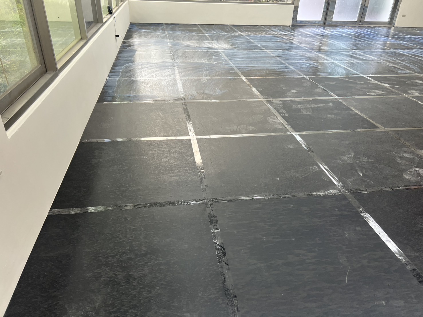 新竹科學園區廠辦｜塑膠地板鋪設工程 施工中