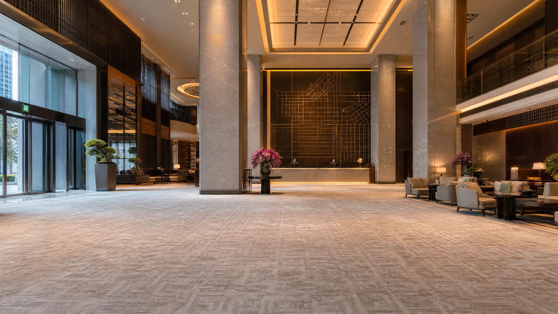 台北商用空間地毯施工實景，飯店大廳整體鋪面