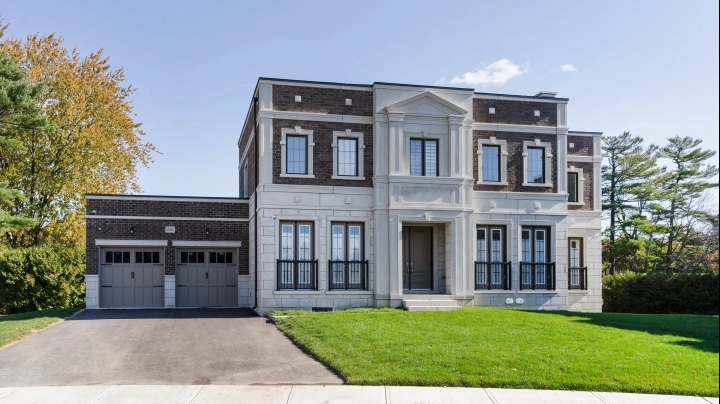 Modern Custom Home Construction with Contemporary Interiors in Vaughan, ON