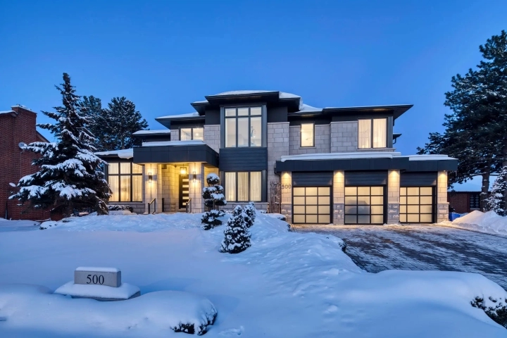 Modern Custom Home Construction with Contemporary Interiors in Vaughan, ON