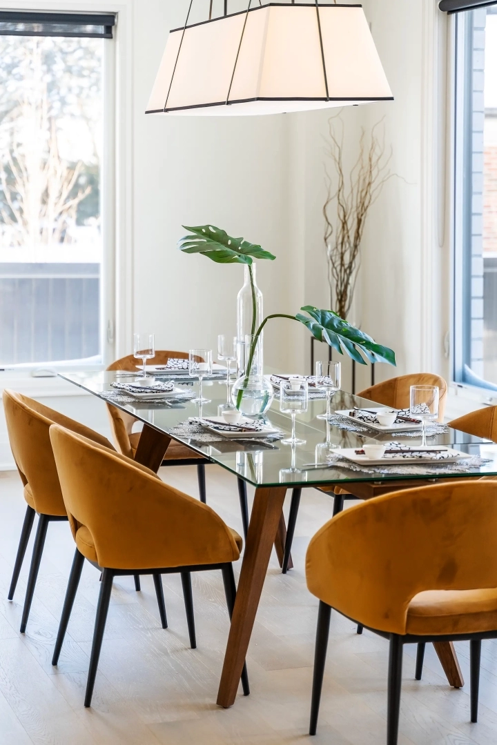 Modern Custom Home Construction with Contemporary Interiors in Vaughan, ON