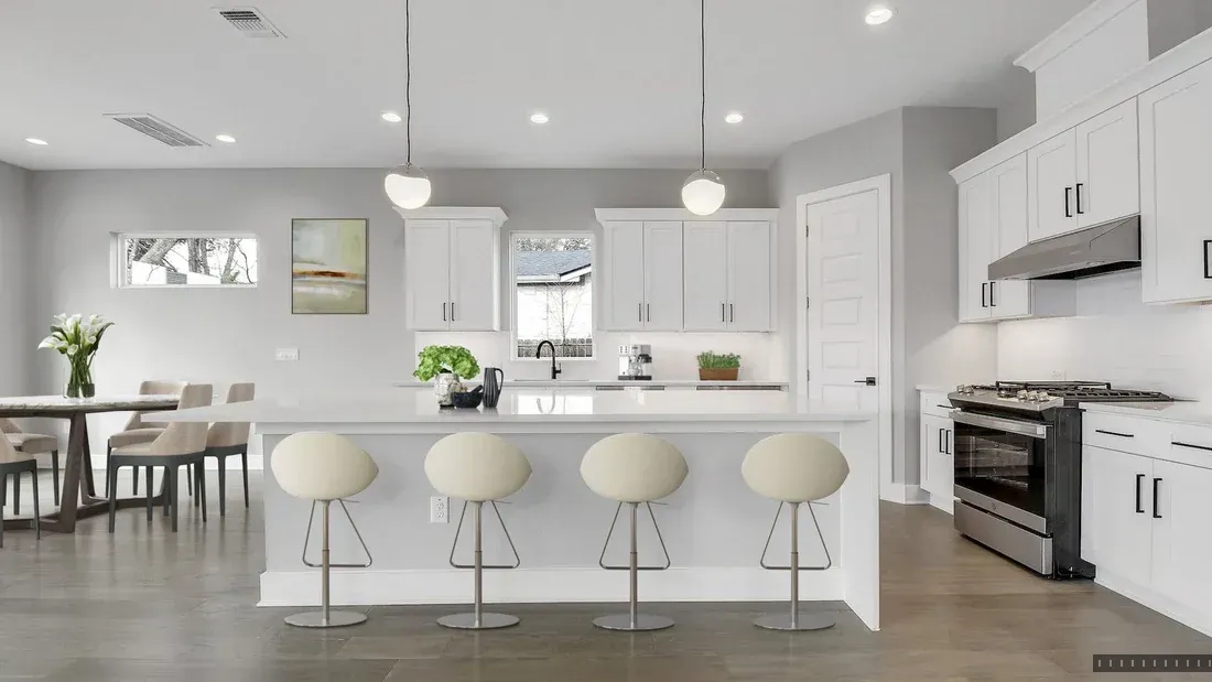 白色美式柜橱柜在加州湾区Menlo Park