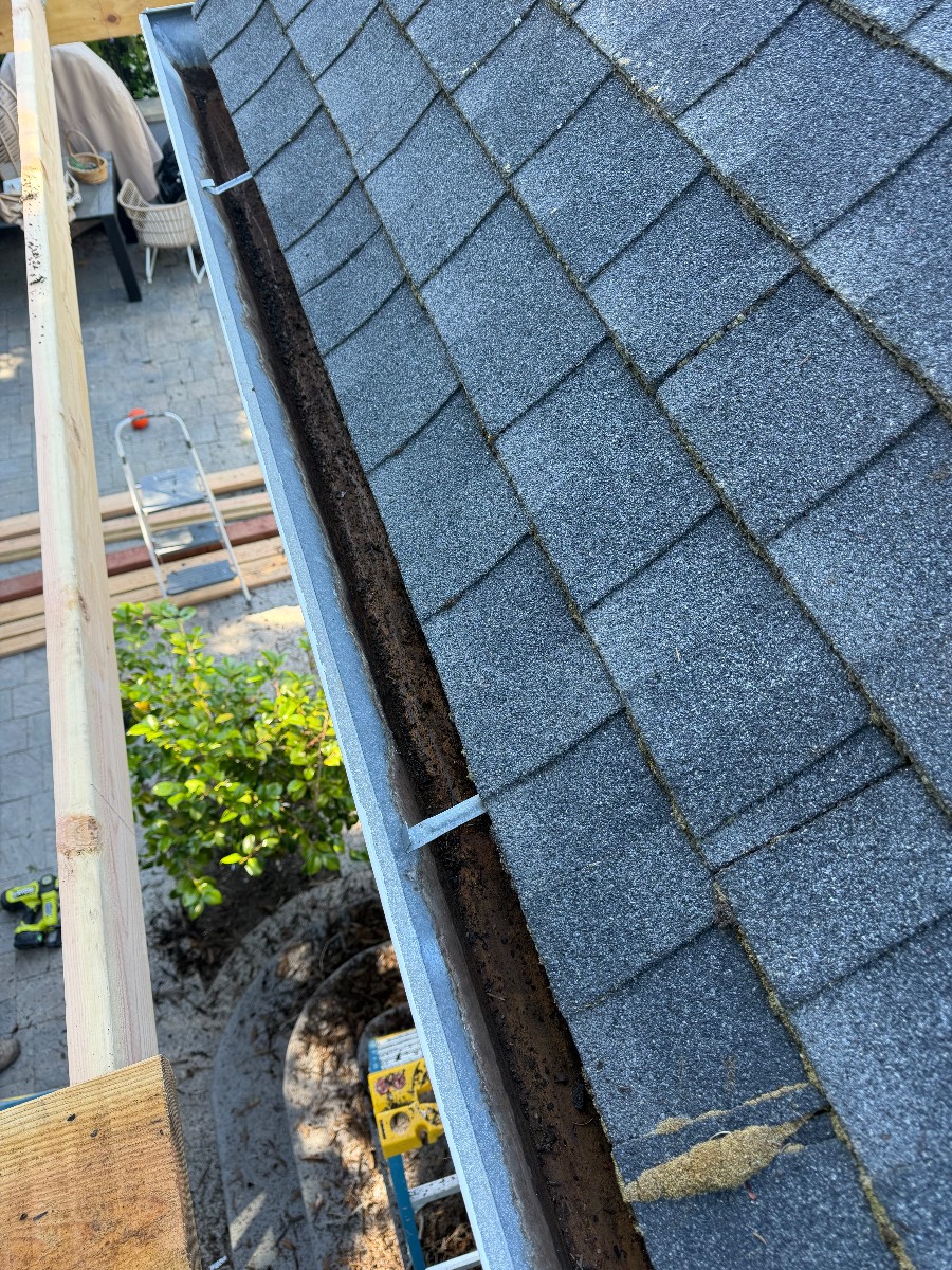 Handyman Project Santa Clara CA clean gutter