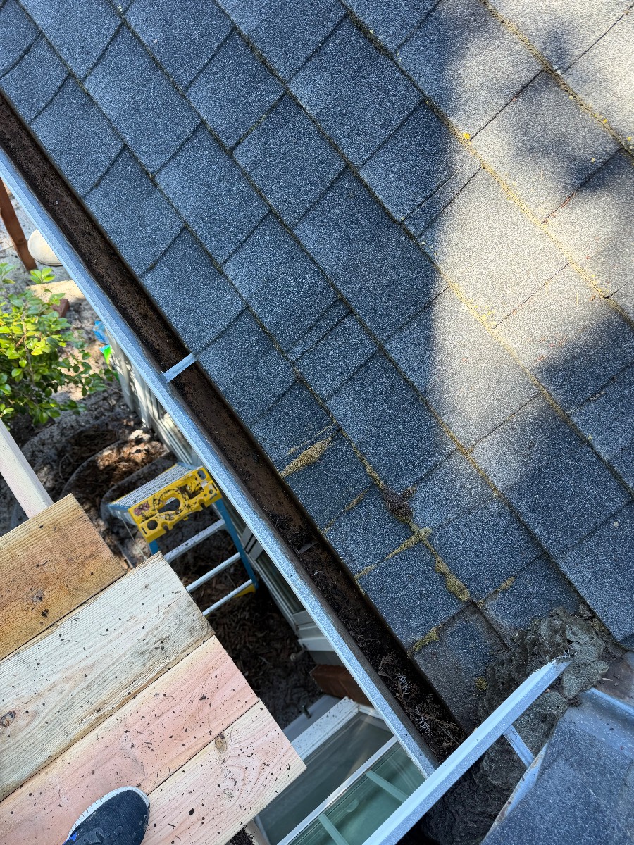 Handyman Project Santa Clara CA clean gutter