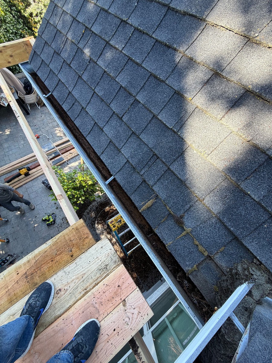 Handyman Project Santa Clara CA clean gutter