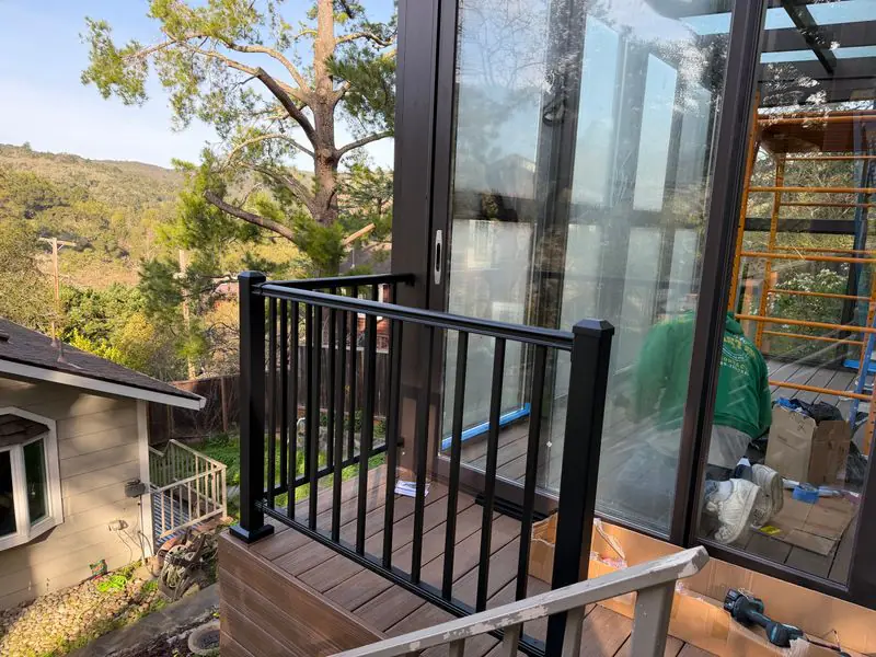 Redwood City a highly aesthetically pleasing aluminum alloy fence 