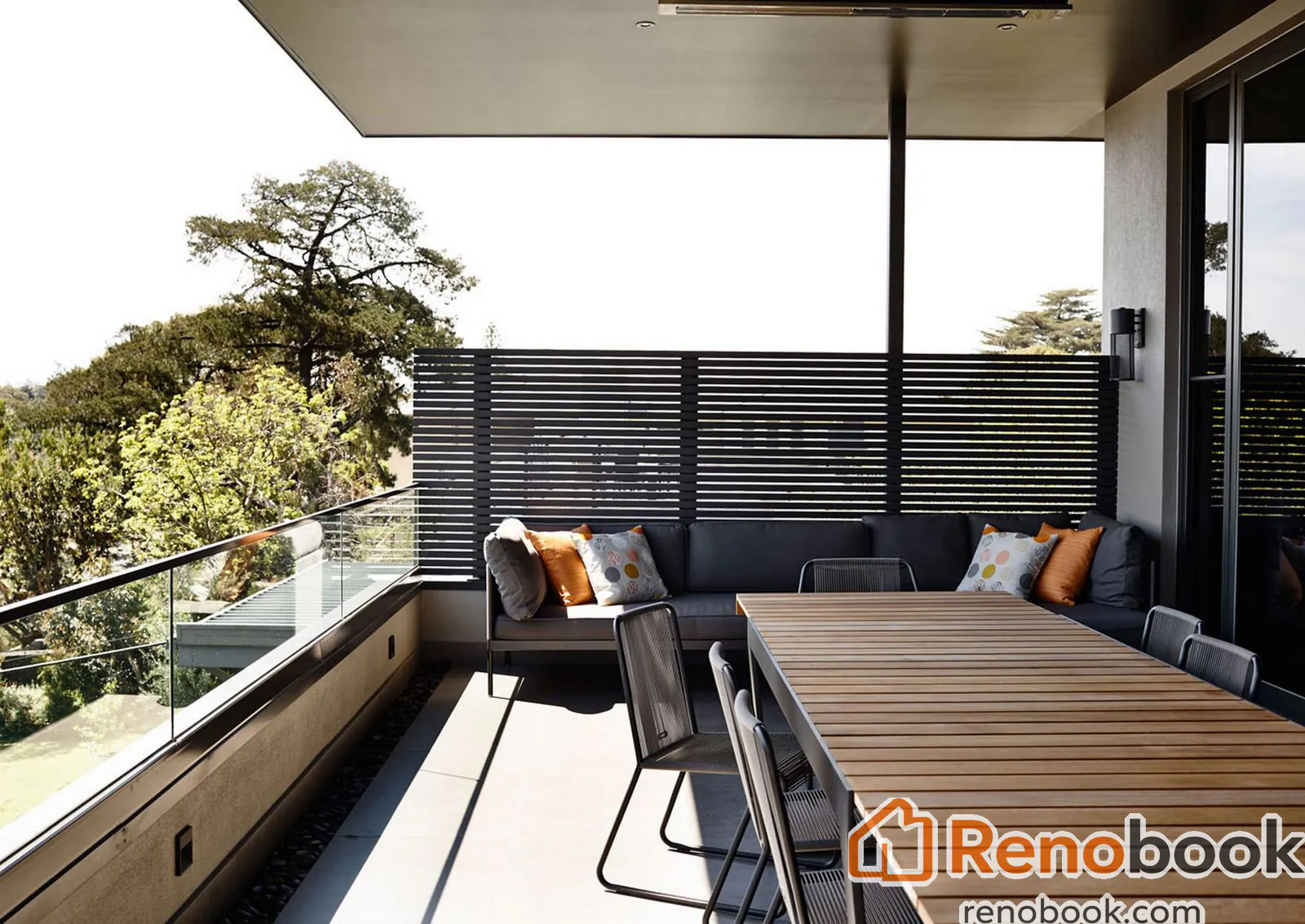 Modern Luxury Kitchen with Warm Contemporary Elegance