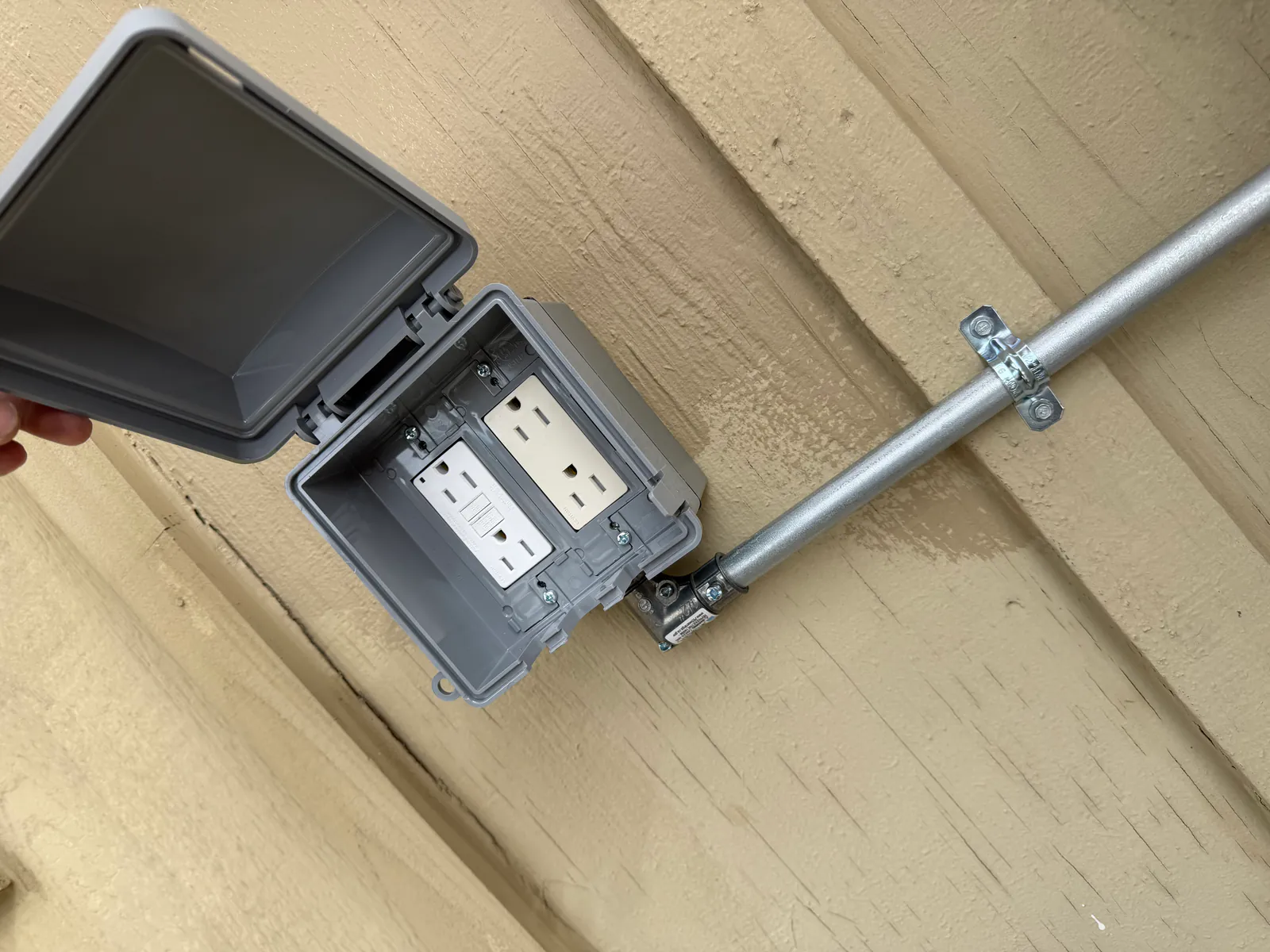 How to install a new outdoor outlet 