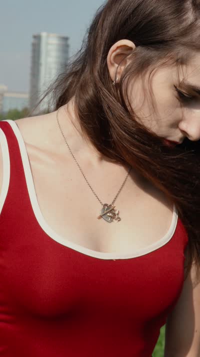 High-resolution vertical video at 30 frames per second