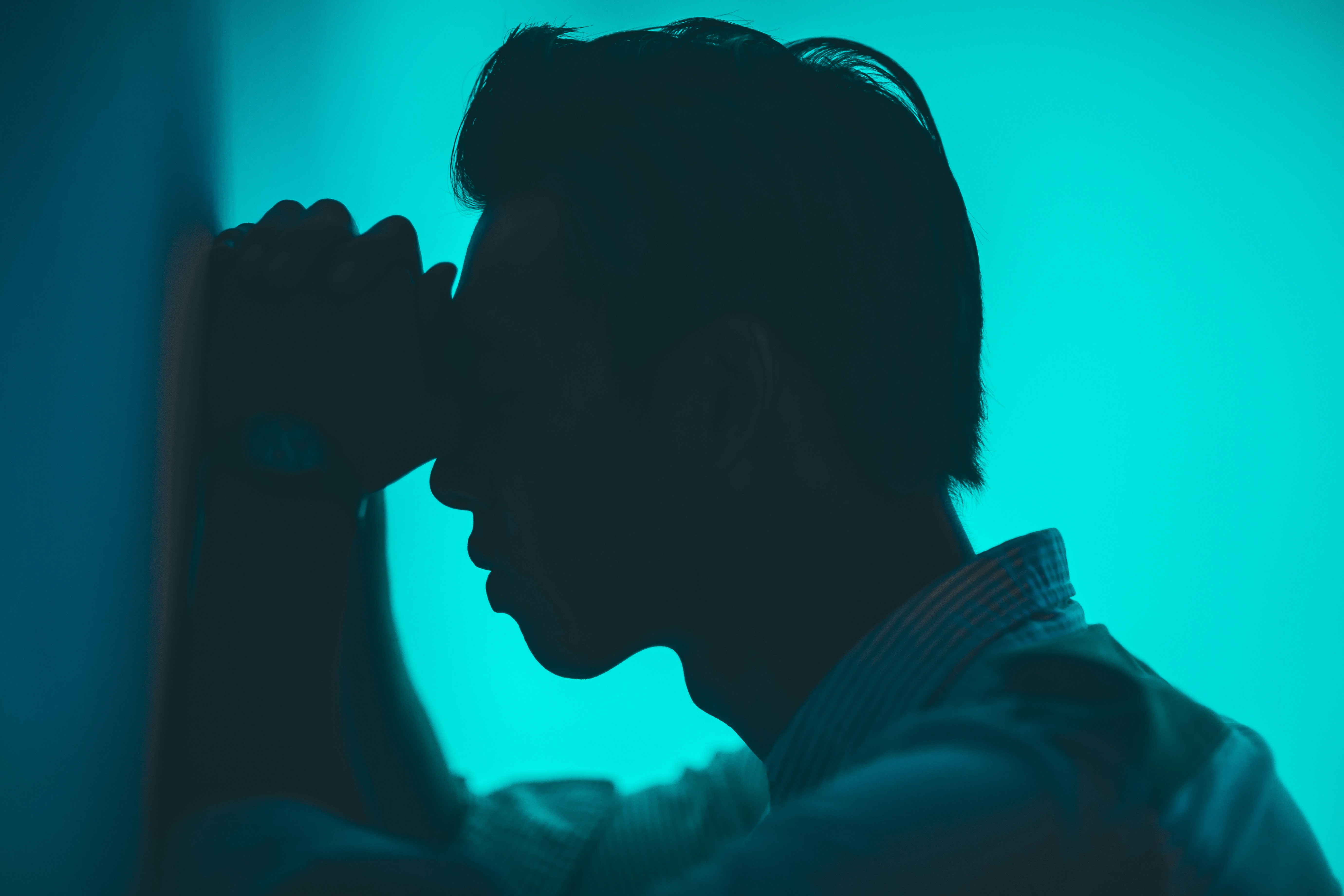 Depresja a przewlekły stres i wypalenie – jak odróżnić te stany i kiedy konieczna jest konsultacja psychiatryczna?