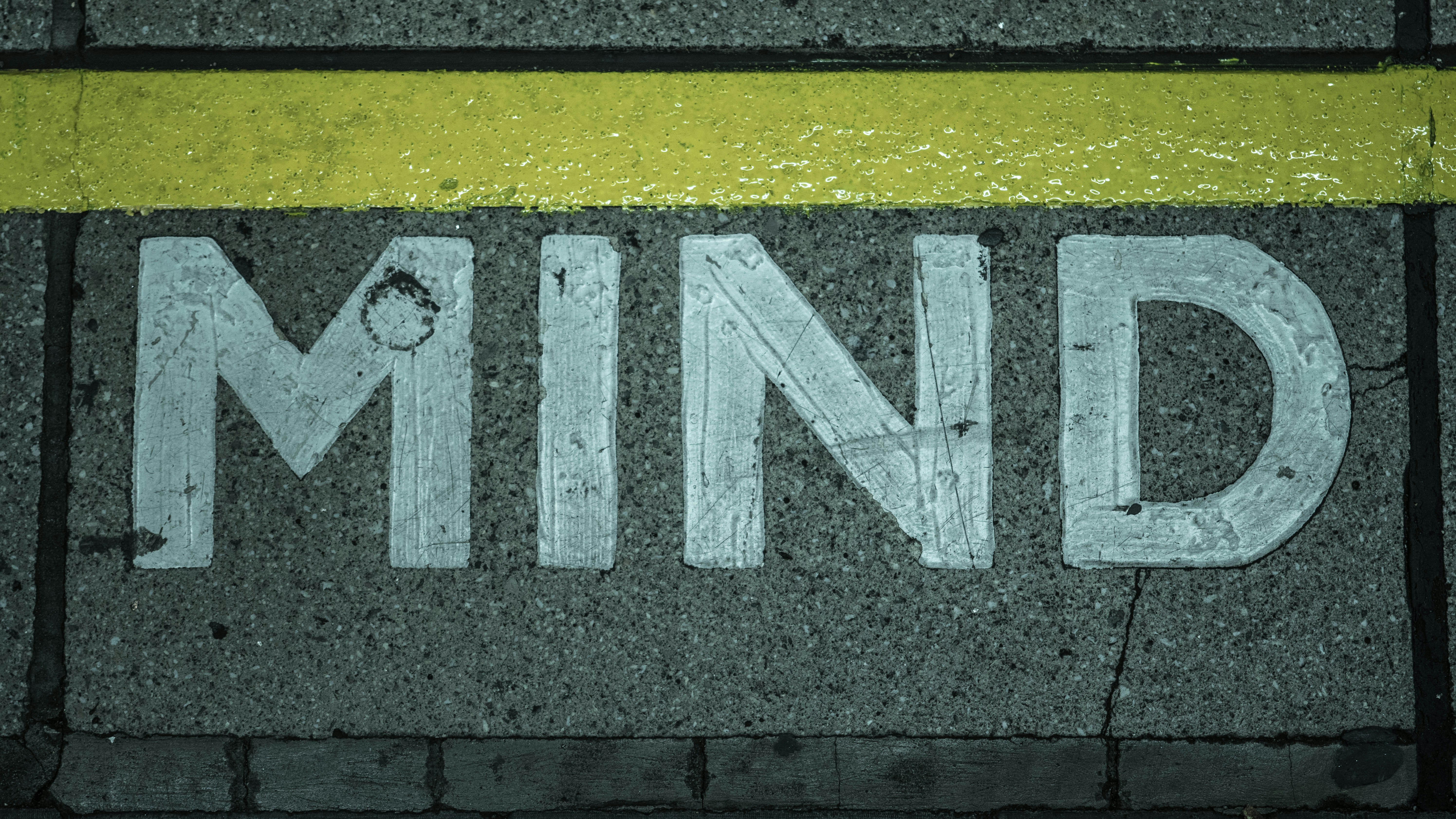 Psychiatra czy psycholog online – do kogo zgłosić się jako pierwszego przy depresji, lęku i bezsenności?