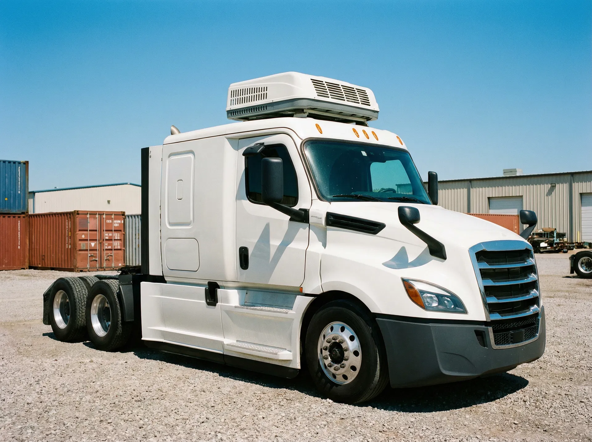 Semi truck with 12V parking air conditioner – no-idle DC powered cooling