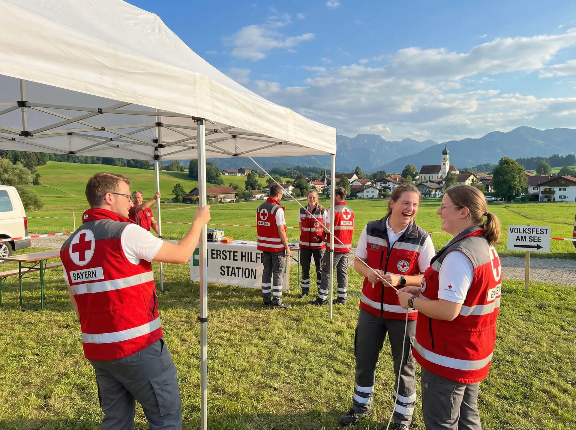 Ehrenamtliche Helfer bei einem Sanitätsdienst in Bayern