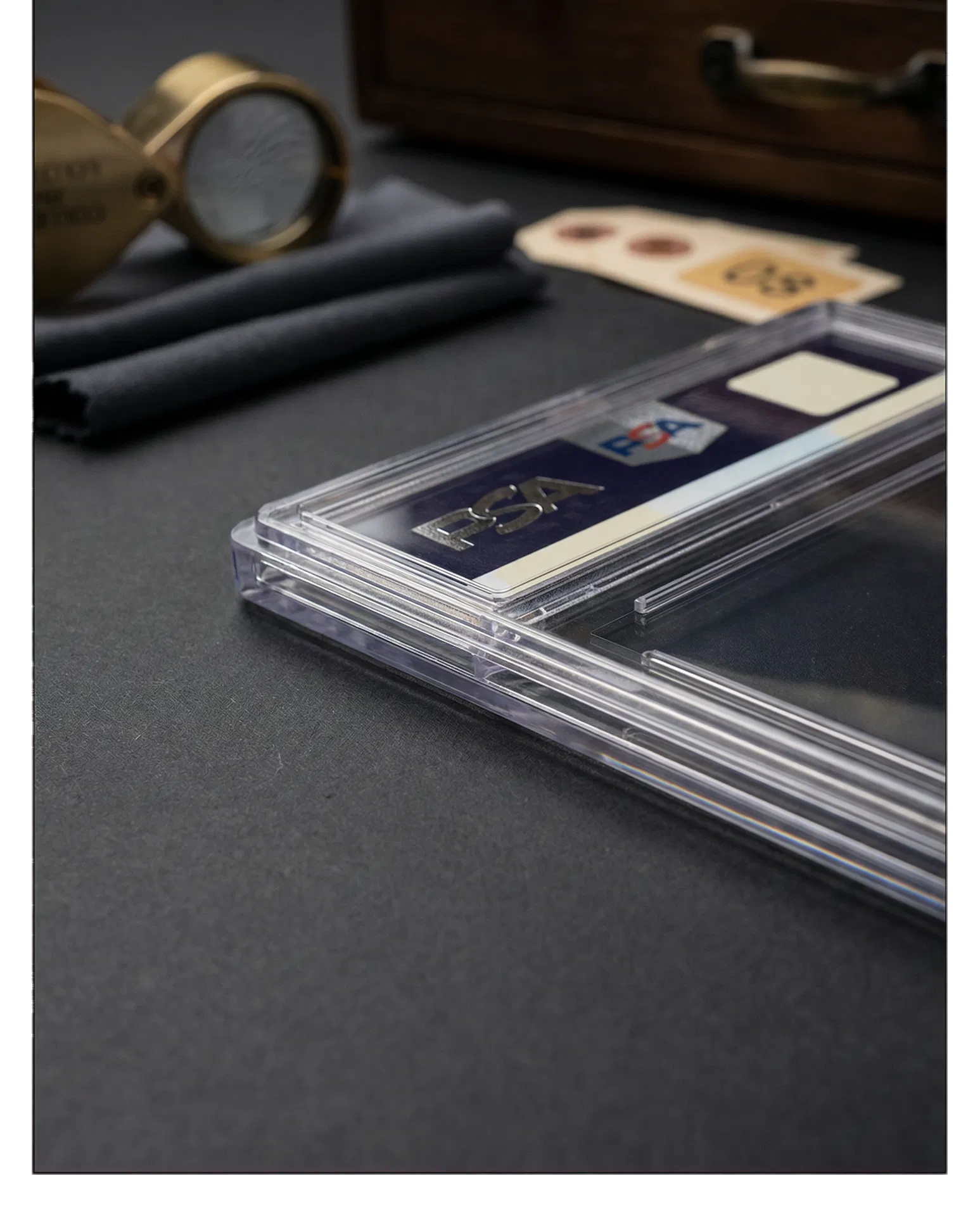 Makroaufnahme einer hochwertig gekapselten Trading Card