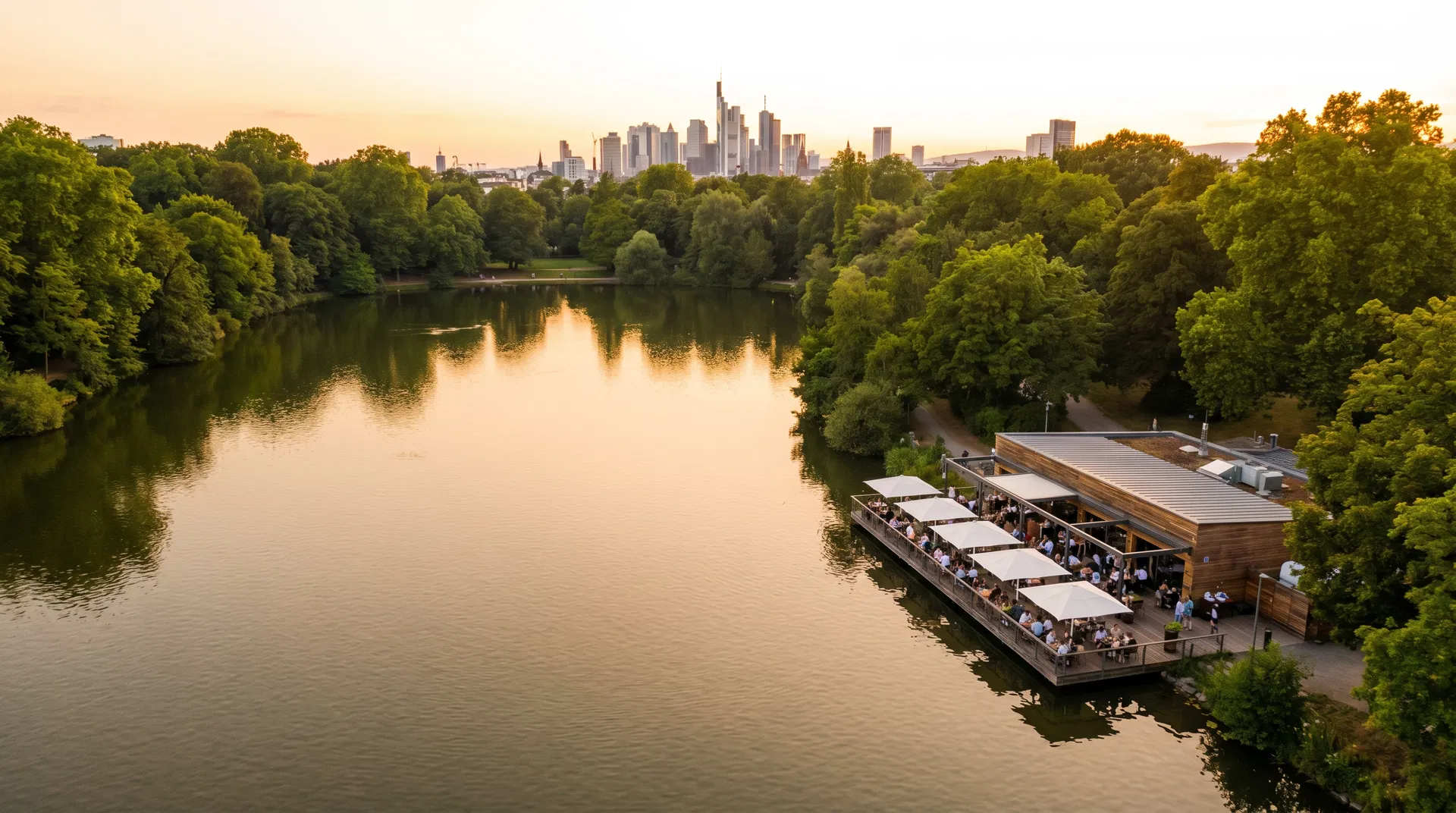 Schwedlersee Frankfurt – Luftaufnahme bei Sonnenuntergang