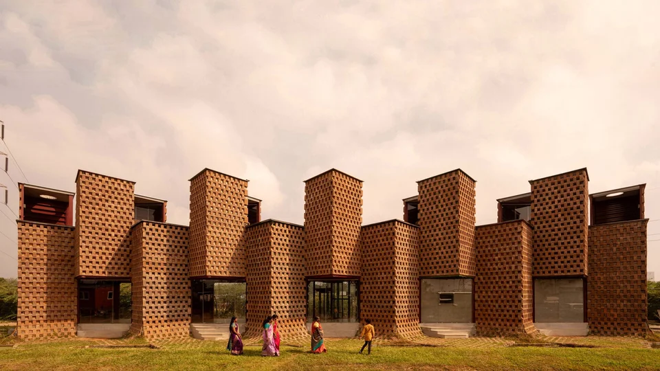 버려진 컨테이너 12개, 레스토랑이 되다