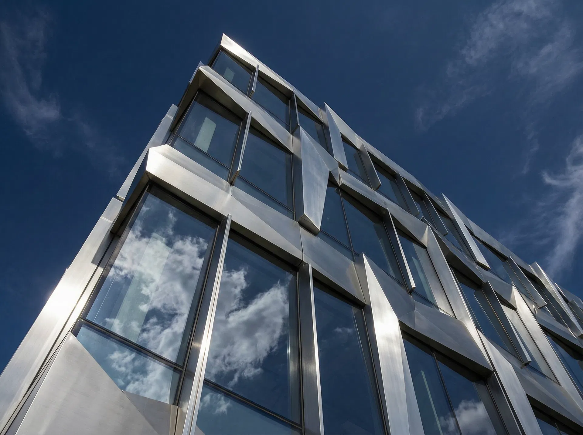 الواجهات الزجاجية