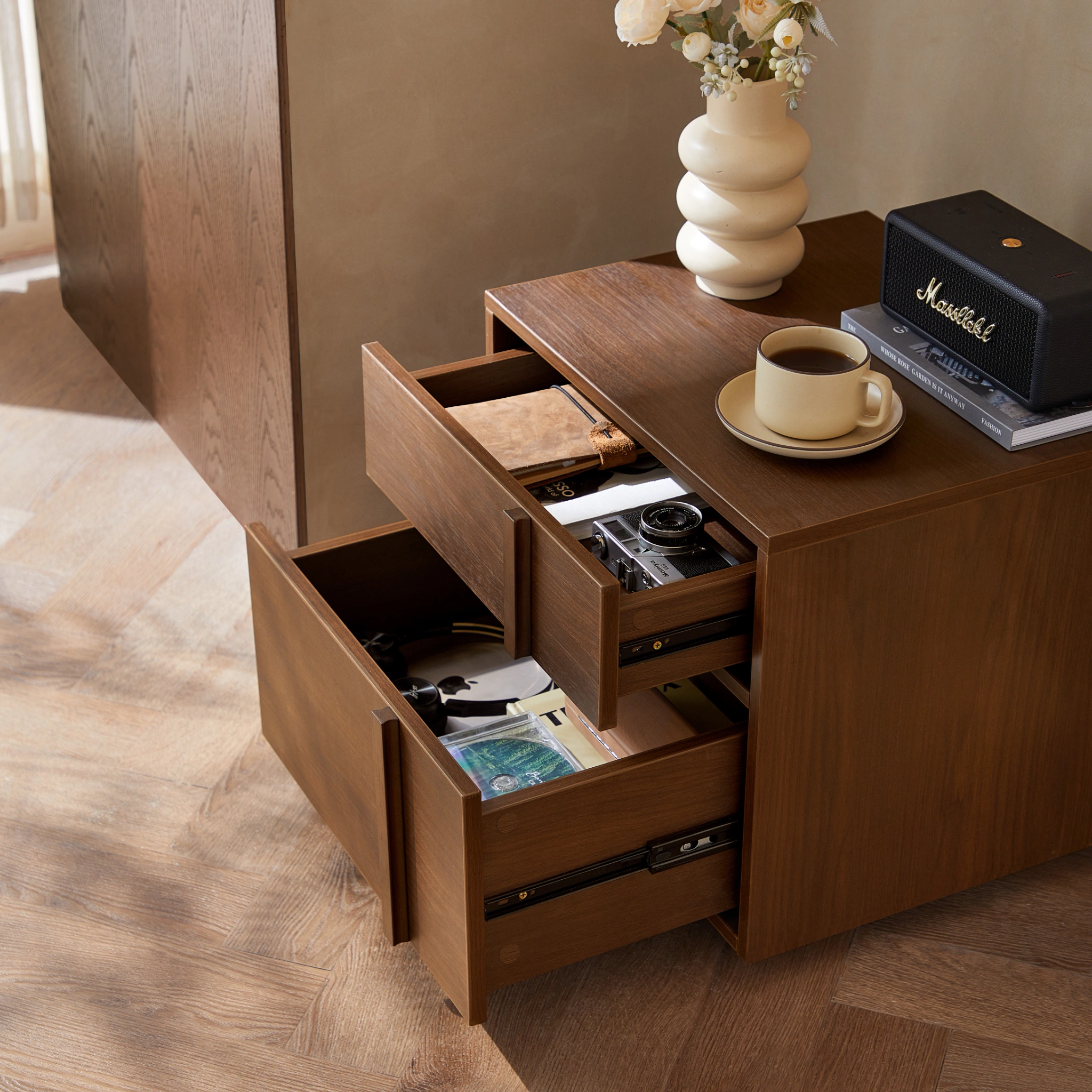 Wayne Timber Bedside set 4