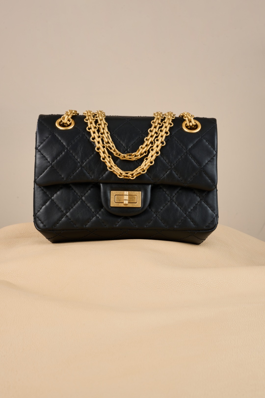 2.55 Mini Black Cow & Vintage Gold