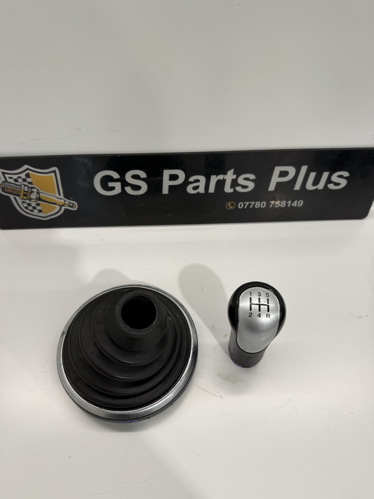 Ford Fiesta Gear Stick Knob & Gator Surround Silver St150 Zetec S Mk6  2002-2008